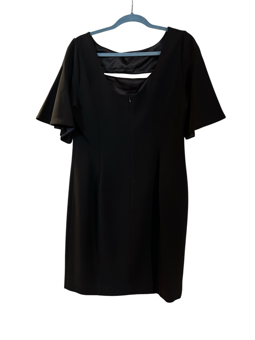 Black Keyhole Dress. - Picture 2 of 4